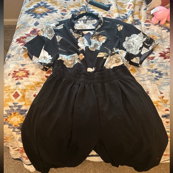 SHEIN 2 piece set - Picture 2 of 3